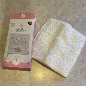 Daily Concepts Exfoliating Mitt